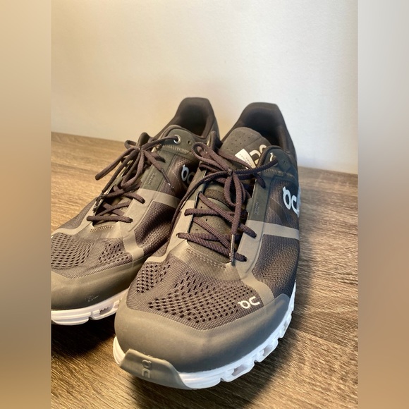 On Men’s Running Shoes - Picture 5 of 9